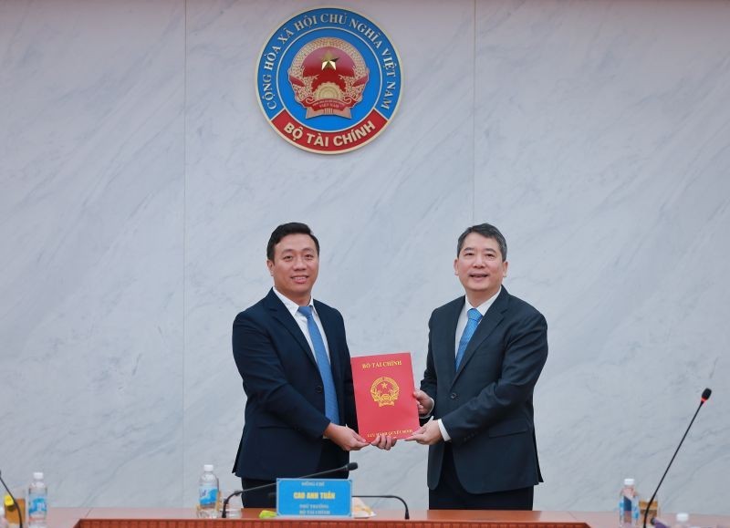 Bộ Tài chính trao quyết định bổ nhiệm Vụ trưởng Vụ Giám sát và Thẩm định đầu tư