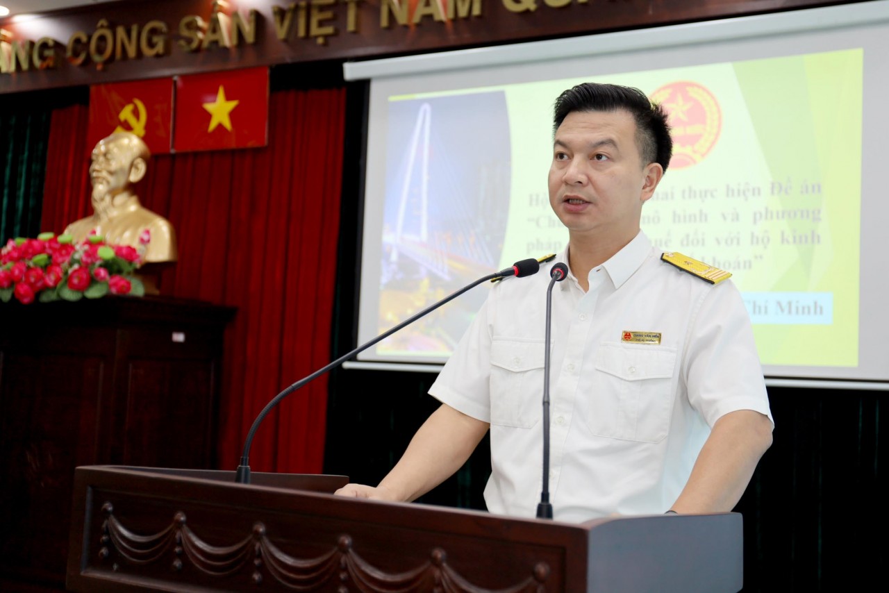 Cán bộ Thuế TP. Hồ Chí Minh sẽ đồng hành cùng từng hộ kinh doanh khi chuyển đổi