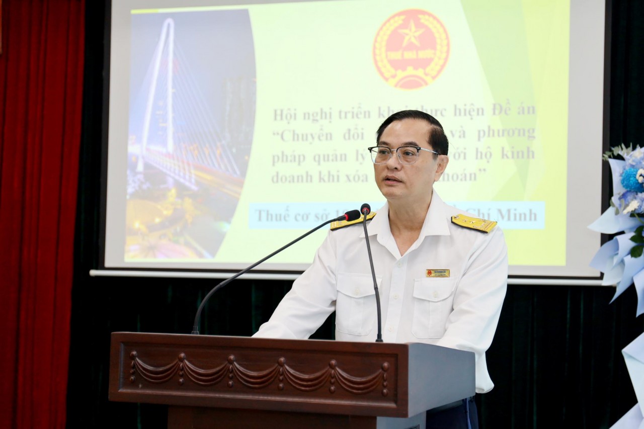 Cán bộ Thuế TP. Hồ Chí Minh sẽ đồng hành cùng từng hộ kinh doanh khi chuyển đổi