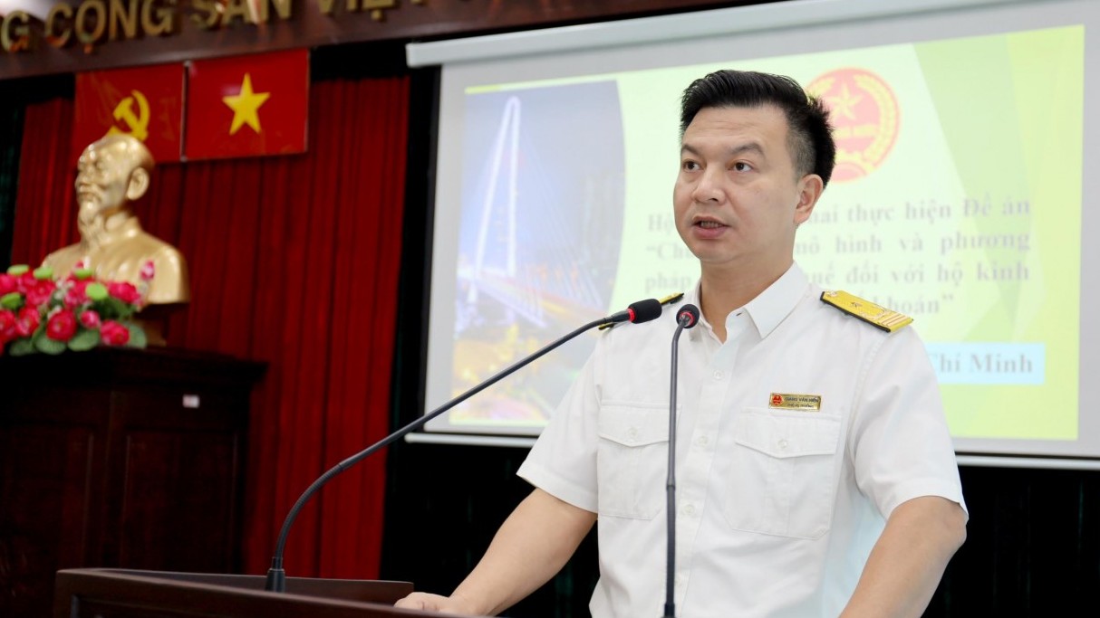 Cán bộ Thuế TP. Hồ Chí Minh sẽ đồng hành cùng từng hộ kinh doanh khi chuyển đổi