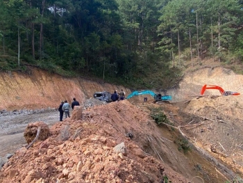 Kết cấu hạ tầng giao thông thiệt hại nặng nề do mưa lũ tại Nam Trung Bộ