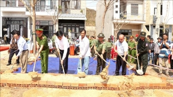 Thủ tướng yêu cầu phát động chiến dịch thần tốc xây, sửa nhà cho người dân bị thiệt hại do mưa lũ