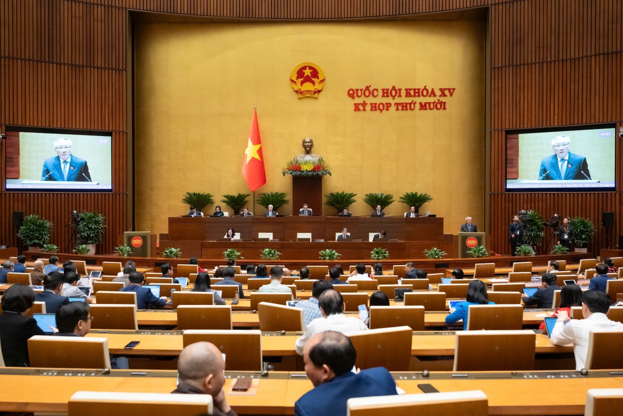 Chính phủ báo cáo kết quả thực hiện 16 nghị quyết về giám sát và chất vấn