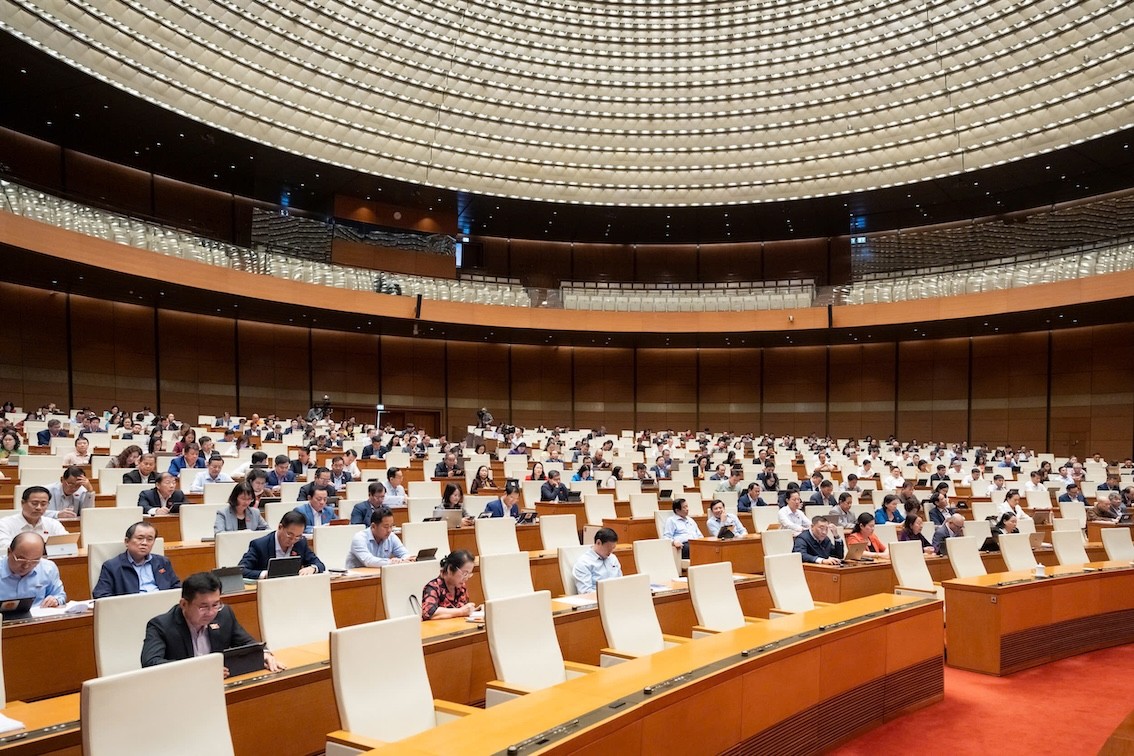 Chính phủ báo cáo kết quả thực hiện 16 nghị quyết về giám sát và chất vấn