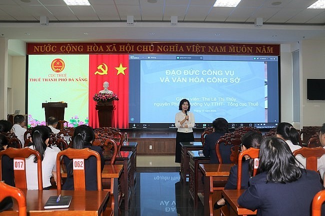 Thuế TP. Đà Nẵng tổ chức bồi dưỡng kỹ năng giao tiếp, ứng xử trong thi hành công vụ