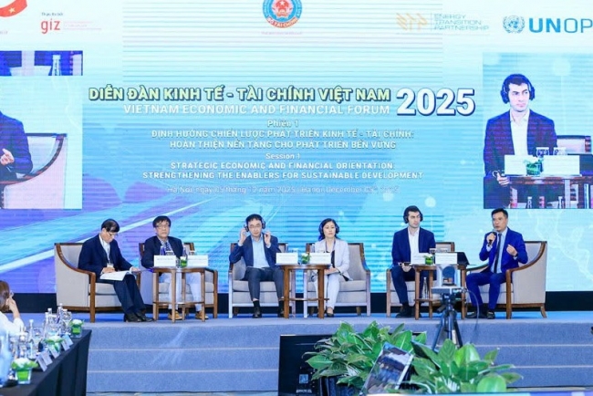 Từ “bẫy lắp ráp” đến “cơ hội Harvard”: Con đường tăng trưởng 2 con số bằng thể chế