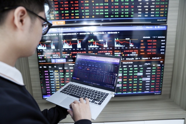 Chứng khoán ngày 9/12: Áp lực bán gia tăng, VN-Index ngắt mạch tăng