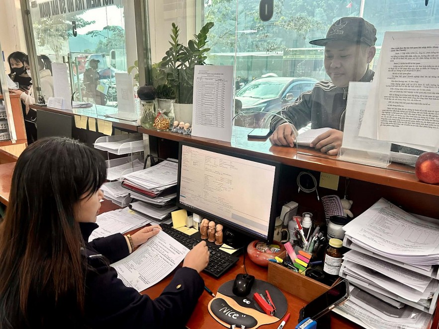 undefined Hải quan vượt dự toán thu ngân sách, siết chặt chống buôn lậu cuối năm