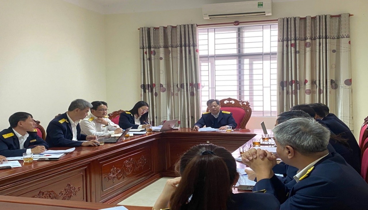 Ông Hà Văn Khoa - Trưởng Thuế tỉnh Quảng Trị  làm việc với Thuế cơ sở 1