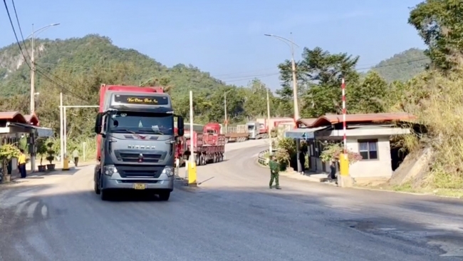 Cửa khẩu Tân Thanh thực hiện vận chuyển hàng hóa 2 chiều, doanh nghiệp hưởng lợi