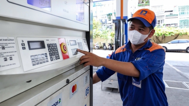 Giá xăng dầu ngày mai dự báo có thể đảo chiều giảm từ 50 - 290 đồng/lít