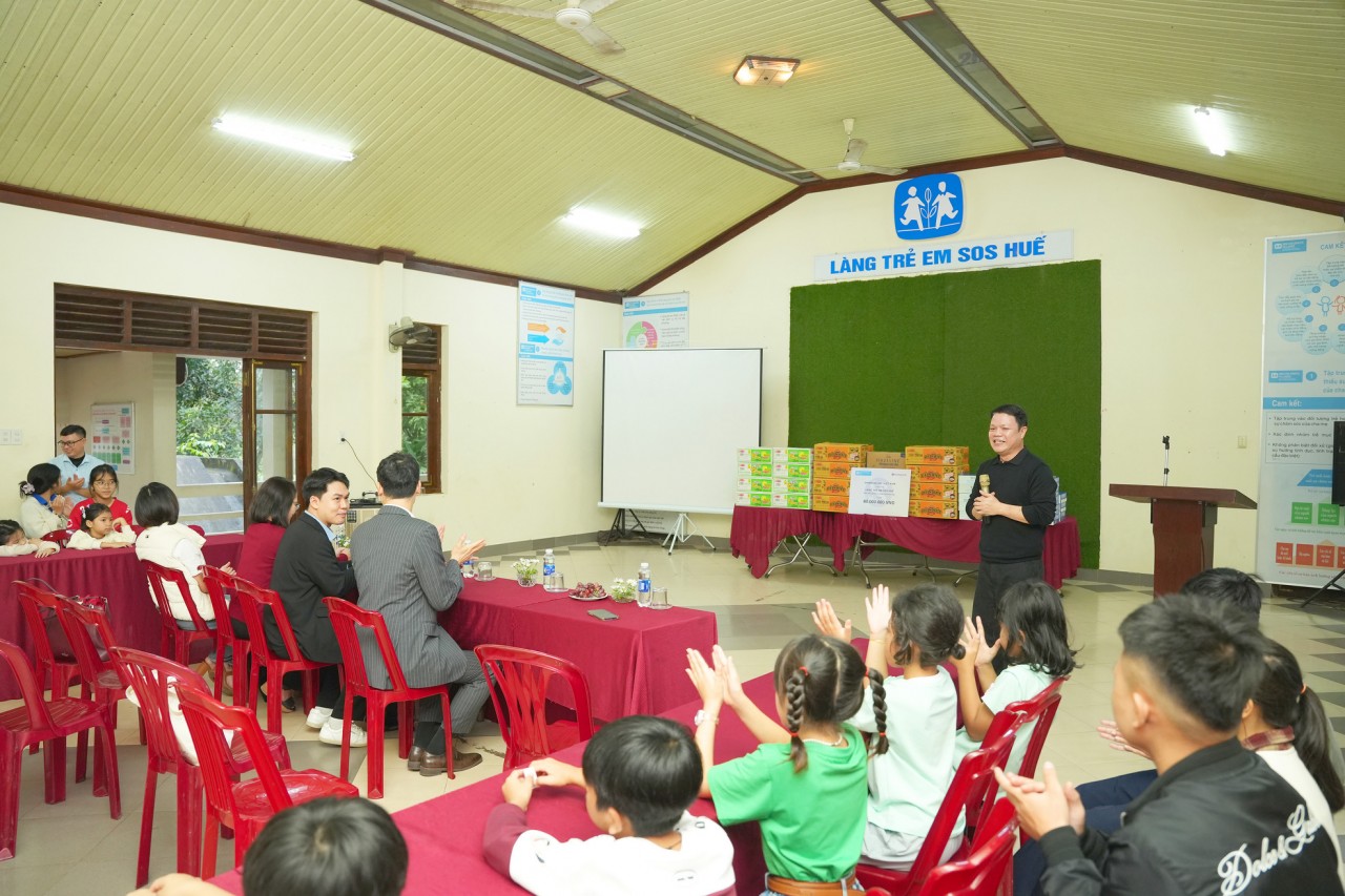 Shinhan Life Việt Nam hỗ trợ làng trẻ em SOS tại Đà Nẵng và Huế