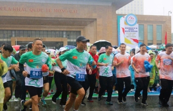 Hàng nghìn người tham gia chạy giao lưu hữu nghị Quốc tế Việt - Trung lần thứ 3