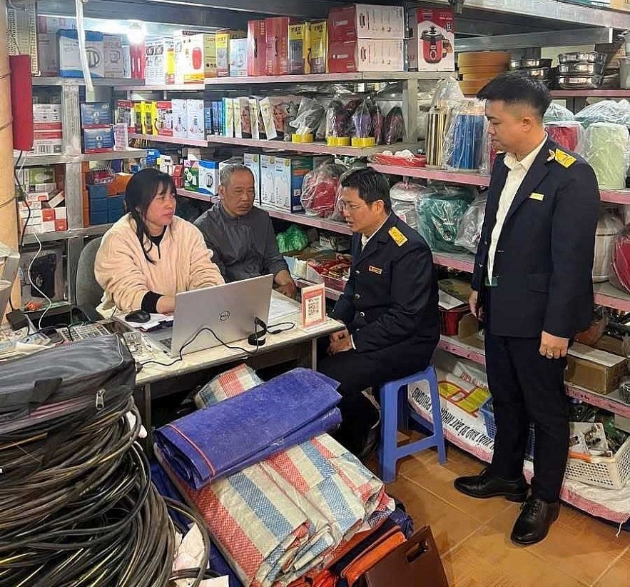 Thuế tỉnh Lai Châu chủ động nhiều giải pháp hỗ trợ hộ kinh doanh chuyển đổi từ thuế khoán sang kê khai