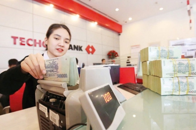 Bancassurance tăng tốc, ngân hàng mở rộng dư địa thu ngoài lãi