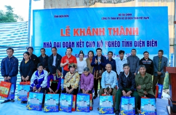 Bộ trưởng Nguyễn Văn Thắng dự lễ khánh thành và bàn giao nhà Đại đoàn kết cho 108 hộ nghèo tại Điện Biên