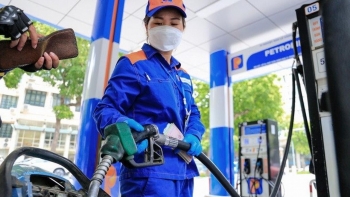 Giá xăng ngày mai dự báo có thể giảm mạnh khoảng 510 - 600 đồng/lít