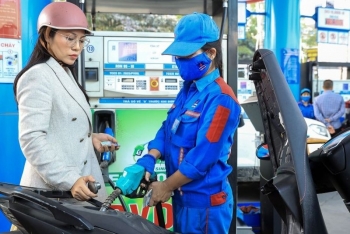 Từ 15h chiều 25/12, giá xăng dầu tiếp tục giảm mạnh từ 219 đồng/lít  - 523 đồng/lít