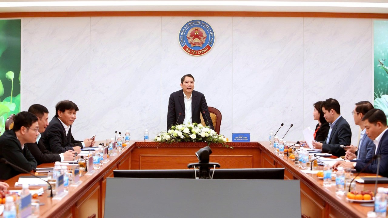 Tiếp tục khẳng định đơn vị nòng cốt trong tham mưu, thực hiện chính sách thuế, phí và lệ phí