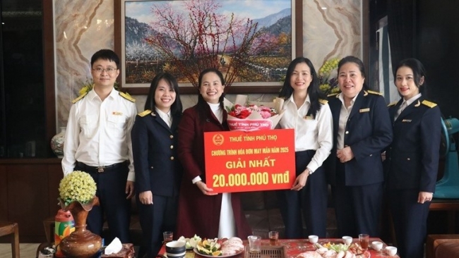 Thuế tỉnh Phú Thọ trao thưởng 3 giải nhất chương trình “Hóa đơn may mắn”