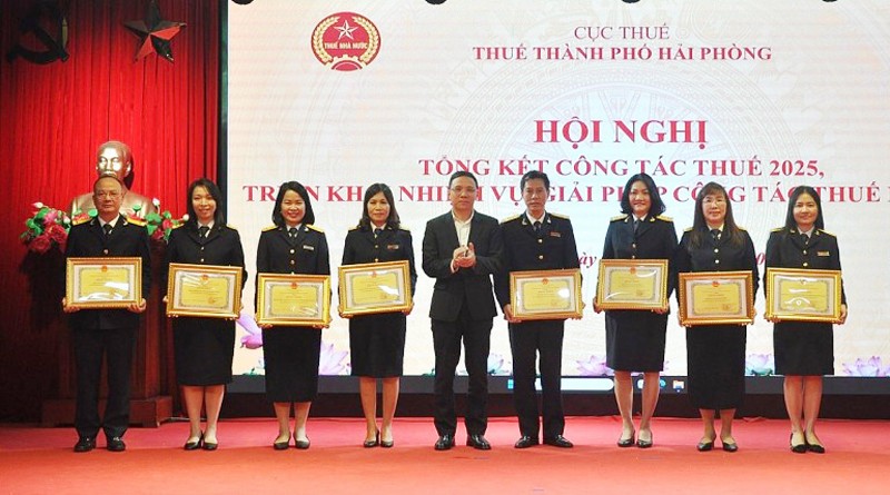 Thuế TP. Hải Phòng thu ngân sách lần đầu tiên đạt mốc 100.000 tỷ đồng Thuế TP. Hải Phòng thu ngân sách lần đầu tiên đạt mốc 100.000 tỷ đồng