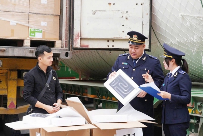 Chi cục Hải quan khu vực V: Thông quan hàng hóa vượt mốc 200 tỷ USD, thu ngân sách tăng mạnh