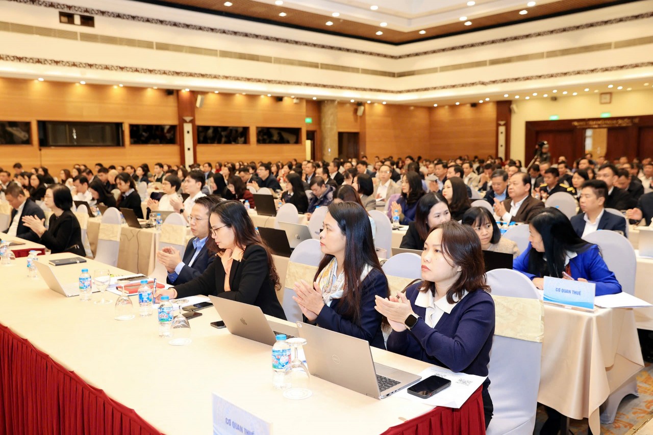 Cục Thuế chỉ đạo khẩn trương giải quyết vướng mắc của người nộp thuế tại hội nghị đối thoại Cục Thuế chỉ đạo khẩn trương giải quyết vướng mắc của người nộp thuế tại hội nghị đối thoại