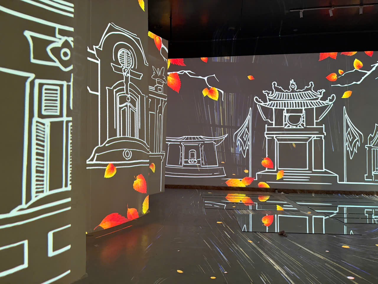 Khai mạc không gian triển lãm số “Hà Nội rạng rỡ - Ánh sáng và Di sản”