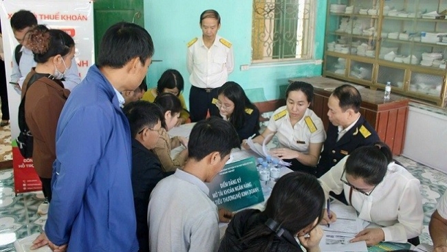 Thuế cơ sở 1 tỉnh Ninh Bình tăng tốc hỗ trợ hộ kinh doanh chuyển đổi từ thuế khoán sang kê khai