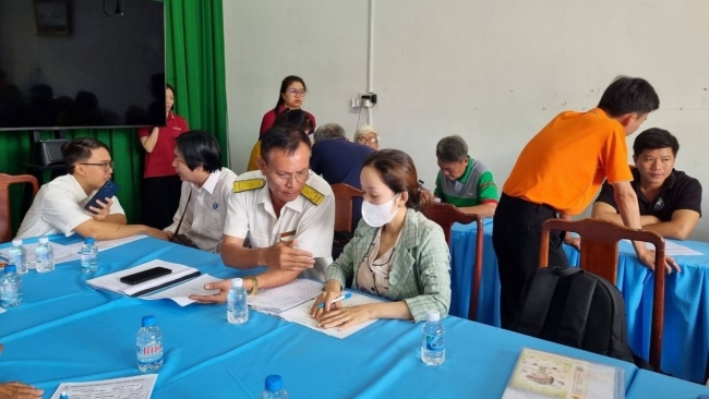 Thuế cơ sở 4 tỉnh Đồng Nai triển khai “đi từng ngõ, gõ từng hộ” hỗ trợ hộ kinh doanh chuyển sang kê khai