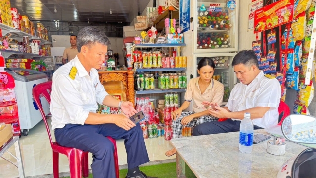 Thuế cơ sở 10 tỉnh Đồng Nai duy trì 100% lực lượng hỗ trợ, hướng dẫn hộ kinh doanh chuyển đổi sang kê khai