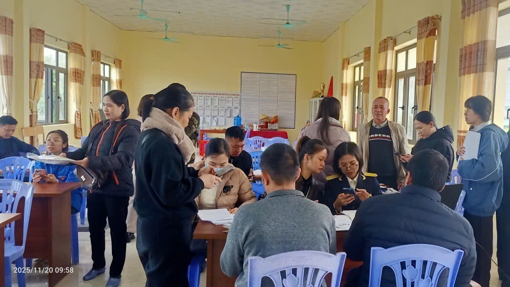 Thuế cơ sở 6 tỉnh Quảng Ninh ra quân hỗ trợ hộ kinh doanh chuyển đổi từ thuế khoán sang kê khai