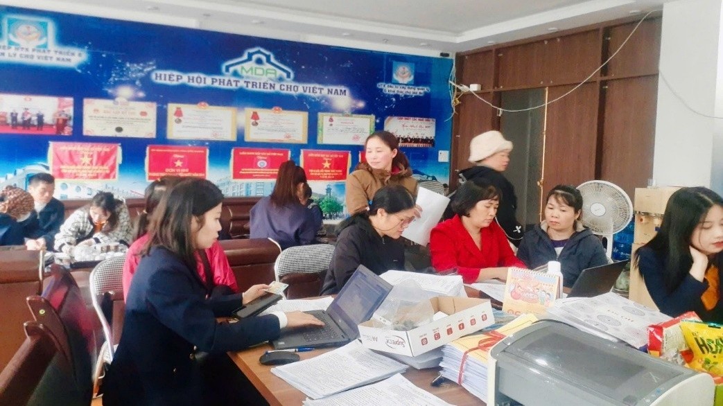 Thuế cơ sở 1 tỉnh Quảng Ninh tăng tốc hỗ trợ hộ kinh doanh chuyển đổi sang phương pháp kê khai