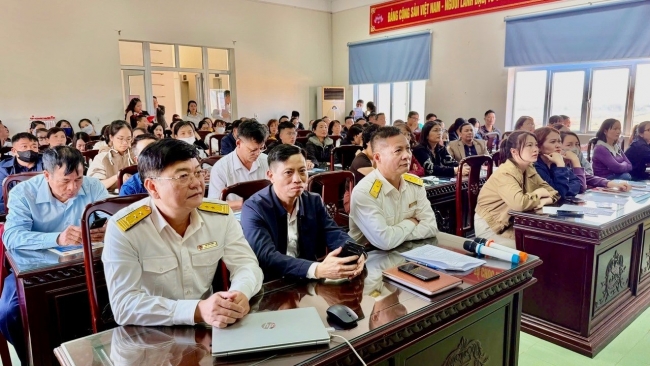 Thuế cơ sở 5 tỉnh Quảng Ninh tuyên truyền, hướng dẫn hộ kinh doanh chuyển đổi sang kê khai