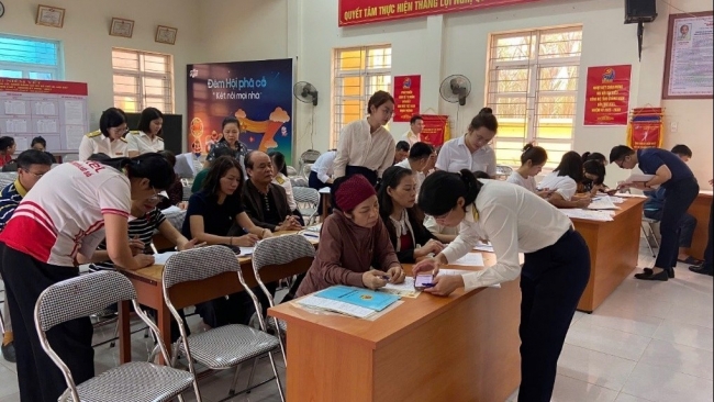 Thuế cơ sở 4 tỉnh Quảng Ninh phối hợp với các phường đồng hành, hỗ trợ hộ kinh doanh chuyển đổi mô hình