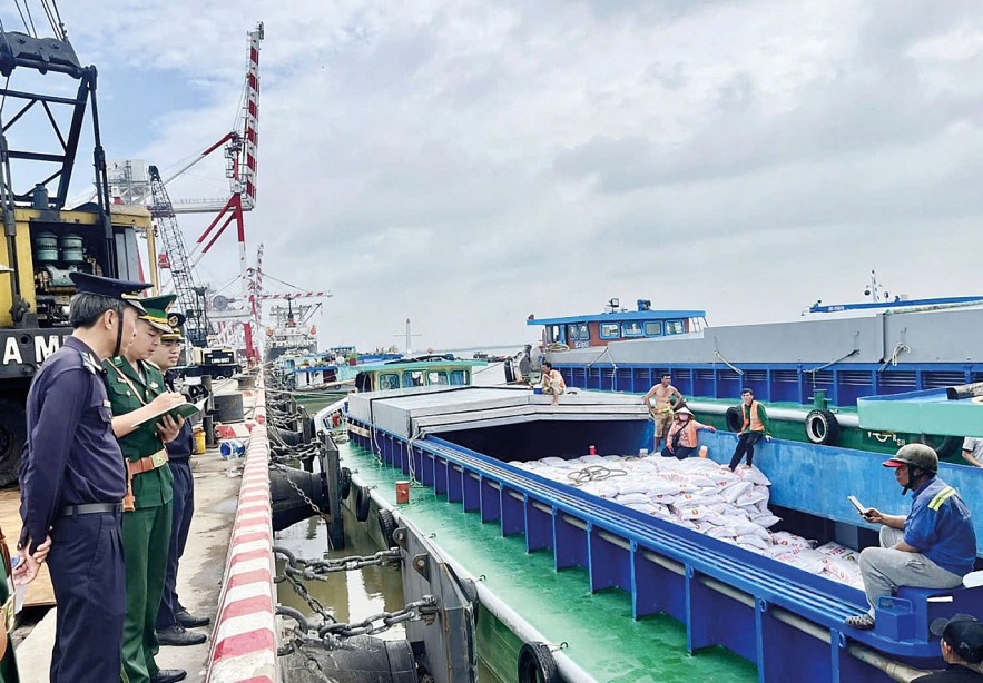 Hải quan khu vực XVII tinh gọn bộ máy, thúc đẩy thuận lợi thương mại Hải quan khu vực XVII tinh gọn bộ máy, thúc đẩy thuận lợi thương mại