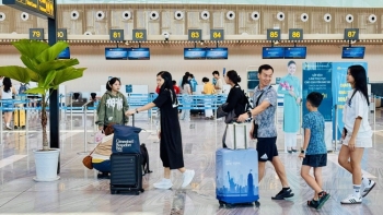 Giá vé máy bay tăng vọt, nhiều chặng "cháy vé" dịp nghỉ Tết Dương lịch 2026