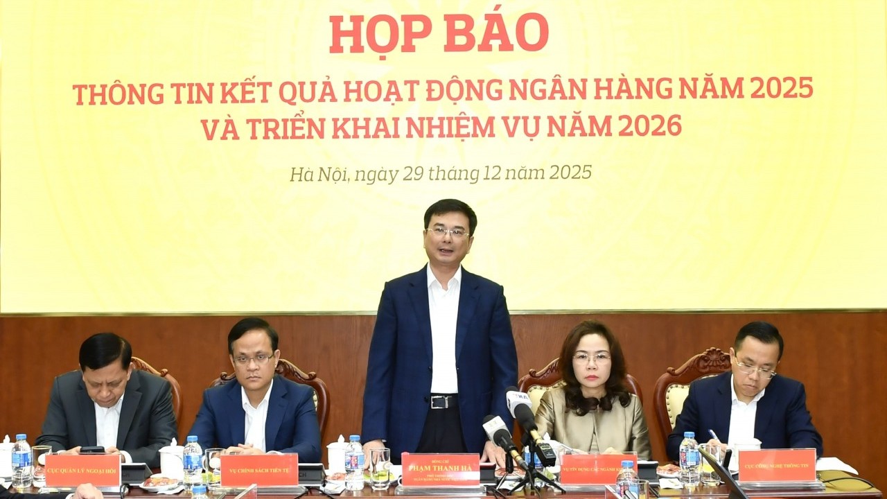 Tín dụng áp sát 18%, huy động chậm nhịp, đẩy áp lực lãi suất dồn về cuối năm