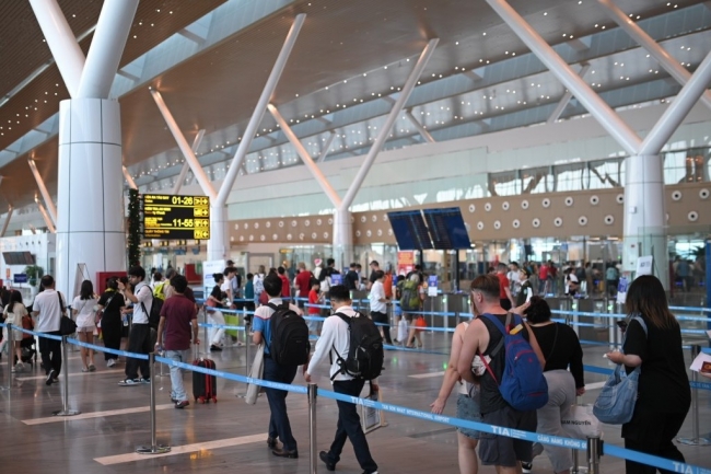 Cảng hàng không Tân Sơn Nhất dự kiến phục vụ khoảng 131.000 khách/ngày dịp Tết Dương lịch 2026