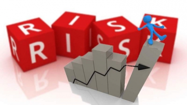 Lệch pha kỳ hạn bào mòn NIM, tín dụng bất động sản cần tái cơ cấu