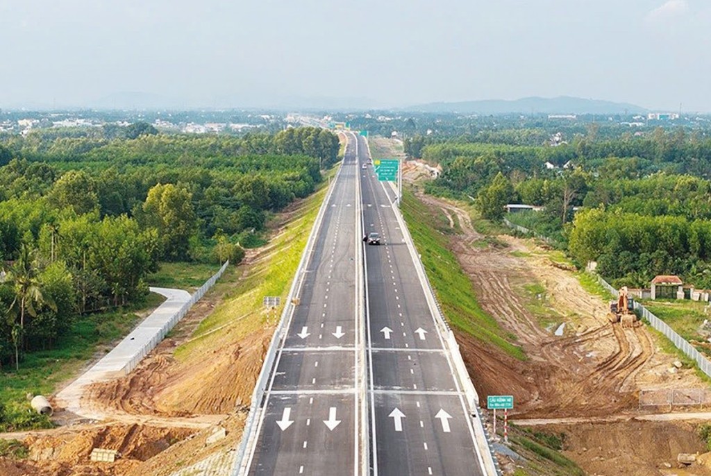 Đầu tư hạ tầng kết nối, kích hoạt tăng trưởng kinh tế miền Trung