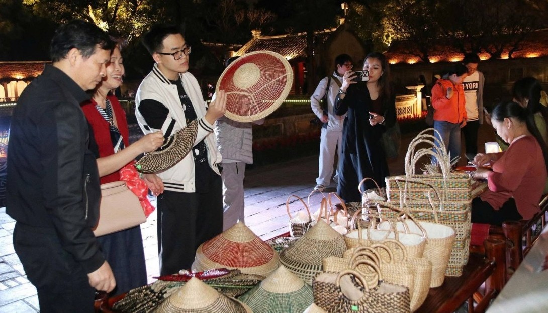 Hà Nội thu khoảng 2,1 nghìn tỷ đồng từ khách du lịch trong 4 ngày Tết Dương lịch 2026