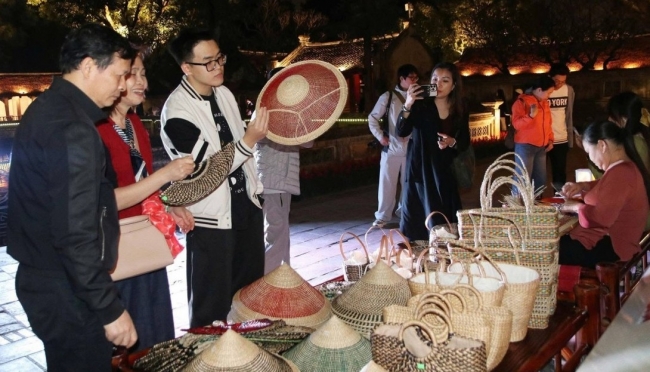 Hà Nội thu khoảng 2,1 nghìn tỷ đồng từ khách du lịch trong 4 ngày Tết Dương lịch 2026