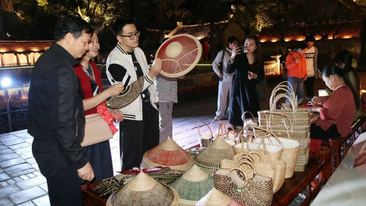Hà Nội thu khoảng 2,1 nghìn tỷ đồng từ khách du lịch trong 4 ngày nghỉ Tết Dương lịch 2026 Hà Nội thu khoảng 2,1 nghìn tỷ đồng từ khách du lịch trong 4 ngày nghỉ Tết Dương lịch 2026