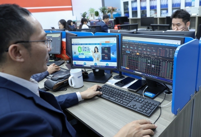 chung khoan ngay 71 bo xa moc 1800 diem vn index tiep tuc lap dinh moi