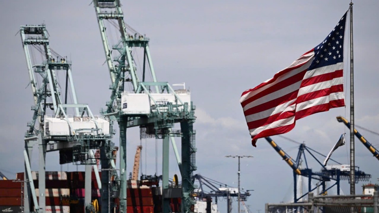 Thâm hụt thương mại của Mỹ bất ngờ giảm xuống mức thấp nhất kể từ năm 2009