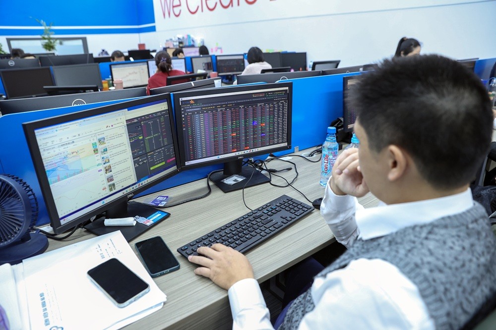 Hoàn thiện khung pháp lý giám sát thị trường chứng khoán, đáp ứng yêu cầu nâng hạng lên thị trường mới nổi Hoàn thiện khung pháp lý giám sát thị trường chứng khoán, đáp ứng yêu cầu nâng hạng lên thị trường mới nổi