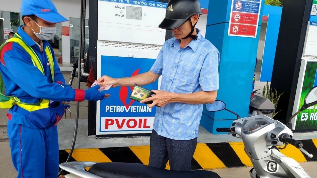 Giá xăng dầu trong nước ngày mai dự báo có thể đảo chiều tăng