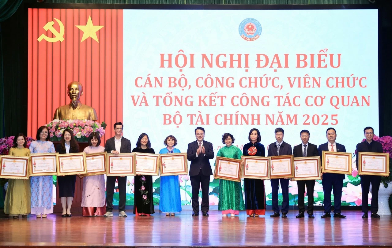 Cán bộ, công chức, viên chức Bộ Tài chính thi đua hoàn thành xuất sắc nhiệm vụ năm 2026 Cán bộ, công chức, viên chức Bộ Tài chính thi đua hoàn thành xuất sắc nhiệm vụ năm 2026