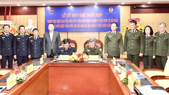 Hải quan ký quy chế đẩy mạnh chuyển đổi số, tạo thuận lợi qua cửa khẩu